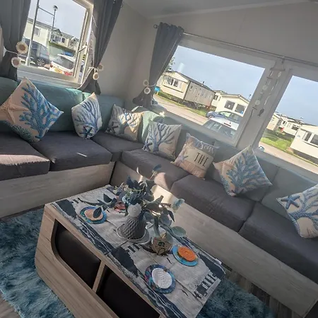 8 Berth Caravan At Blue Dolphin East Coast Gristhorpe