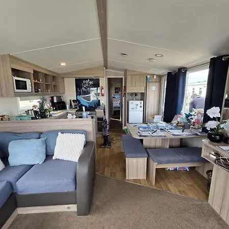 8 Berth Caravan At Blue Dolphin East Coast Gristhorpe