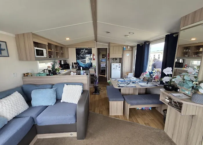 8 Berth Caravan At Blue Dolphin East Coast Gristhorpe
